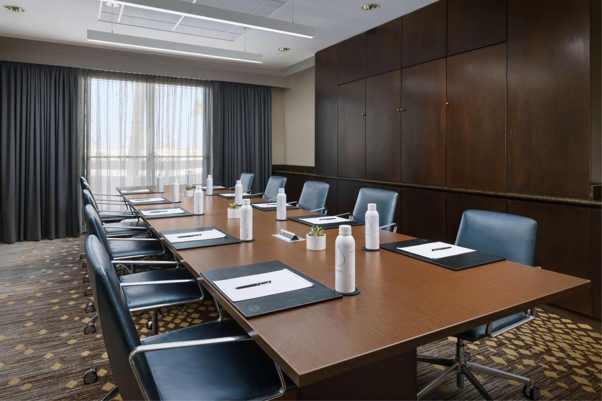 Hilton Phoenix Airport Екстер'єр фото