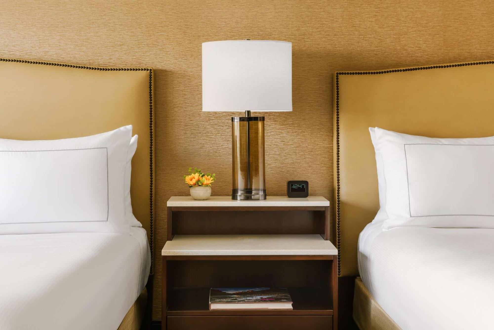 Hilton Phoenix Airport Екстер'єр фото